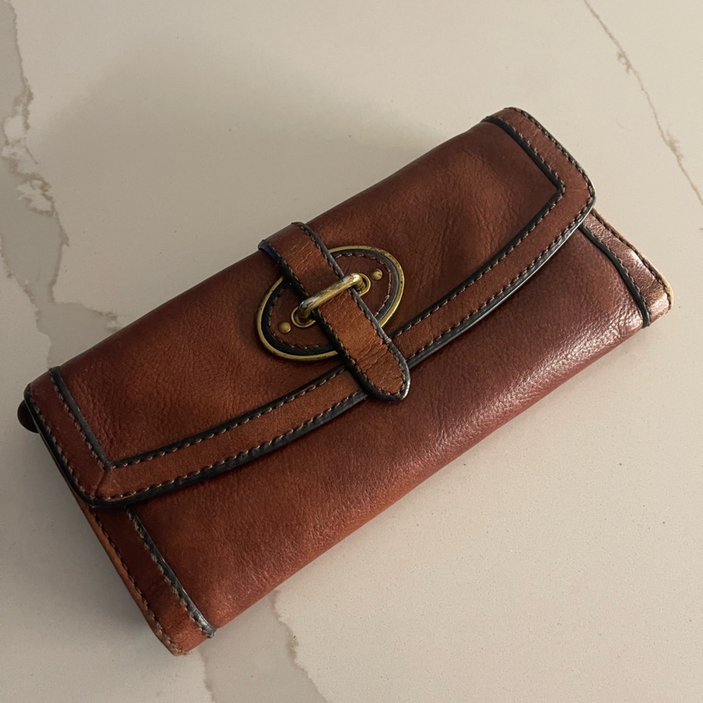 Fossil Vintage Revival Reissue Brown Leather Wallet with Signature Buckle - Picture 11 of 12